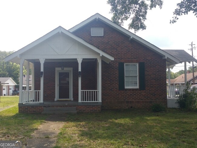 property at 15 Elmwood St NE