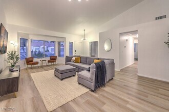 8157 Creek Water Ln in Las Vegas, NV - Building Photo - Building Photo