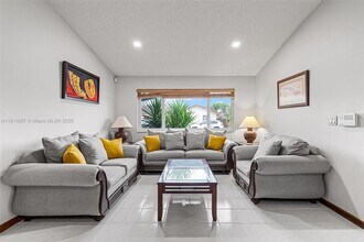 12724 NW 8th Ln in Miami, FL - Building Photo - Building Photo