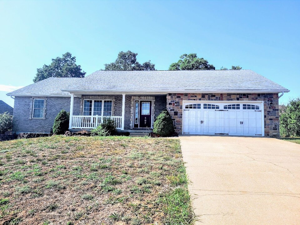 107 Walnut Ct in St. Robert, MO - Building Photo