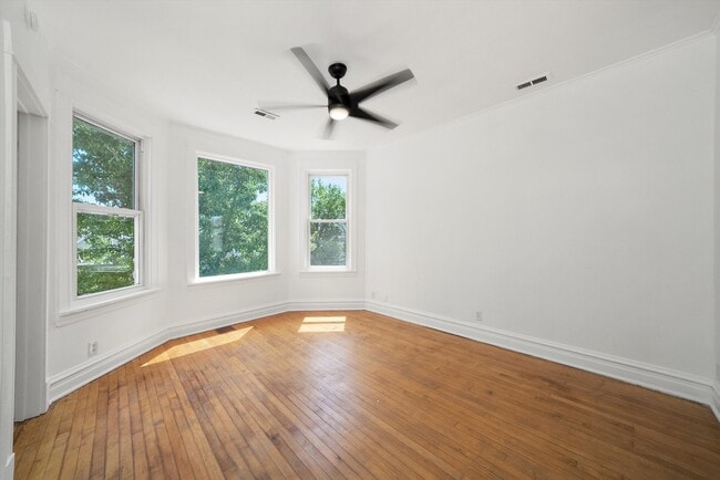 2418 N Lawndale Ave in Chicago, IL - Building Photo - Building Photo