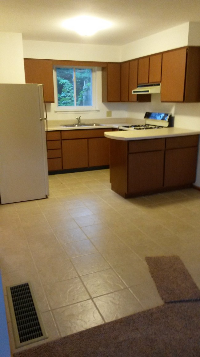 1 Williamsburg Ct, Unit D in Pekin, IL - Building Photo - Building Photo