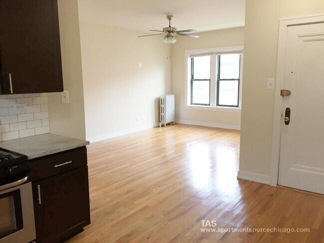 4838 N Wolcott Ave, Unit 3B in Chicago, IL - Foto de edificio - Building Photo