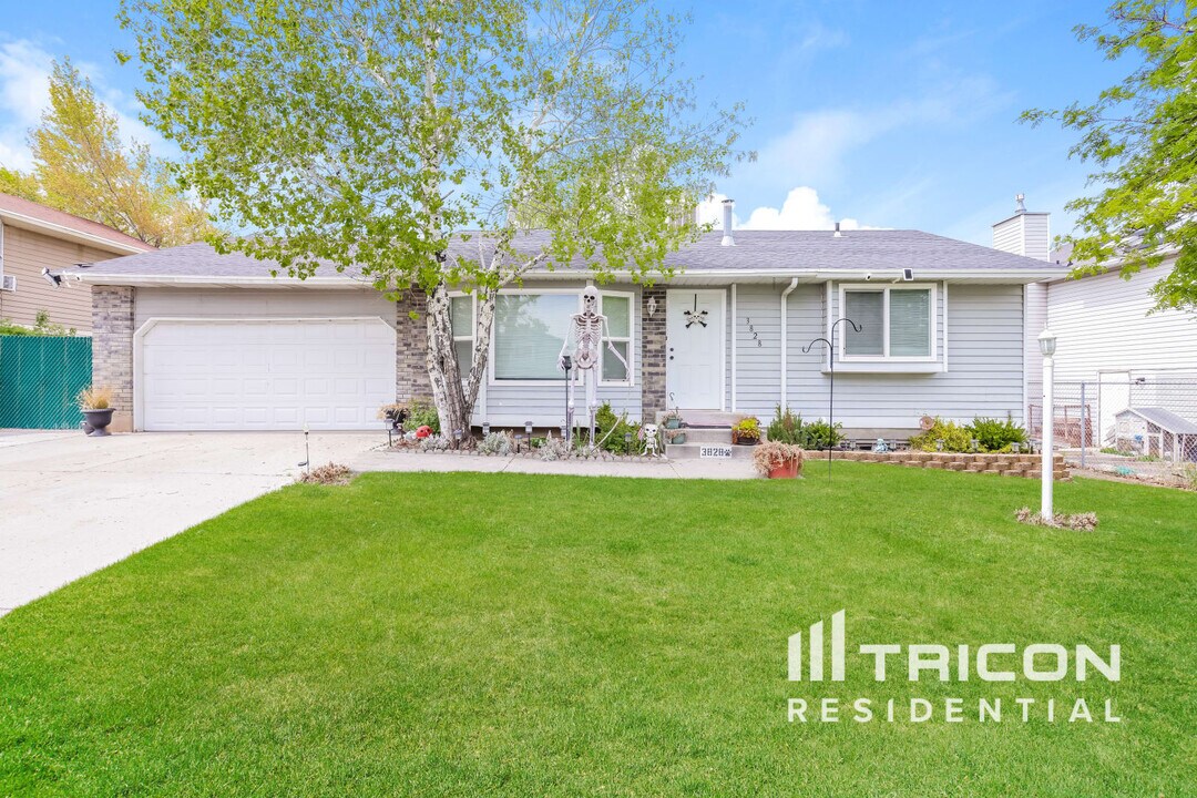 3828 S 6325 W in West Valley City, UT - Building Photo