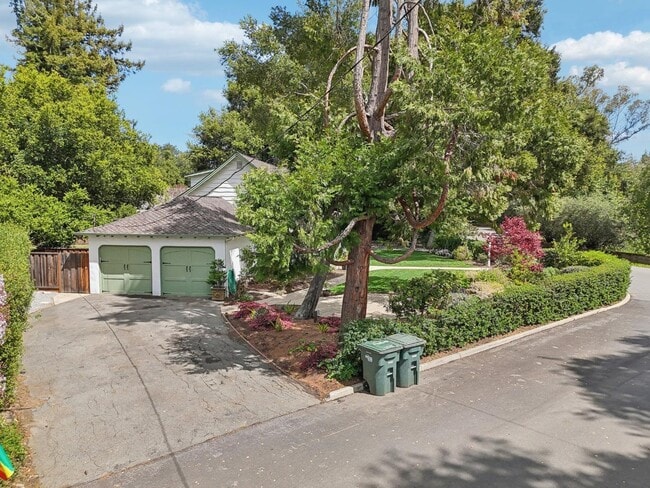 1040 Creek Dr in Menlo Park, CA - Building Photo - Building Photo
