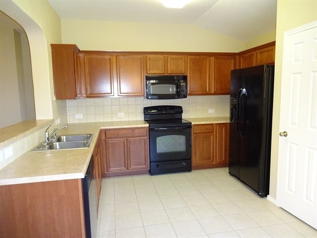 631 Tom Kemp Dr in New Braunfels, TX - Building Photo - Building Photo