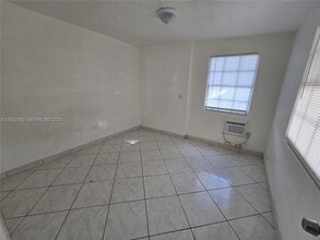 1376 NW 103rd St in Miami, FL - Building Photo - Building Photo
