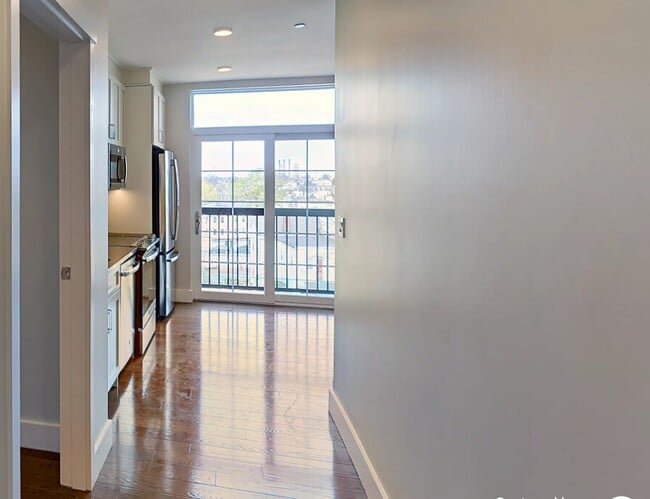 442 McGrath Hwy, Unit 302A in Somerville, MA - Building Photo - Building Photo