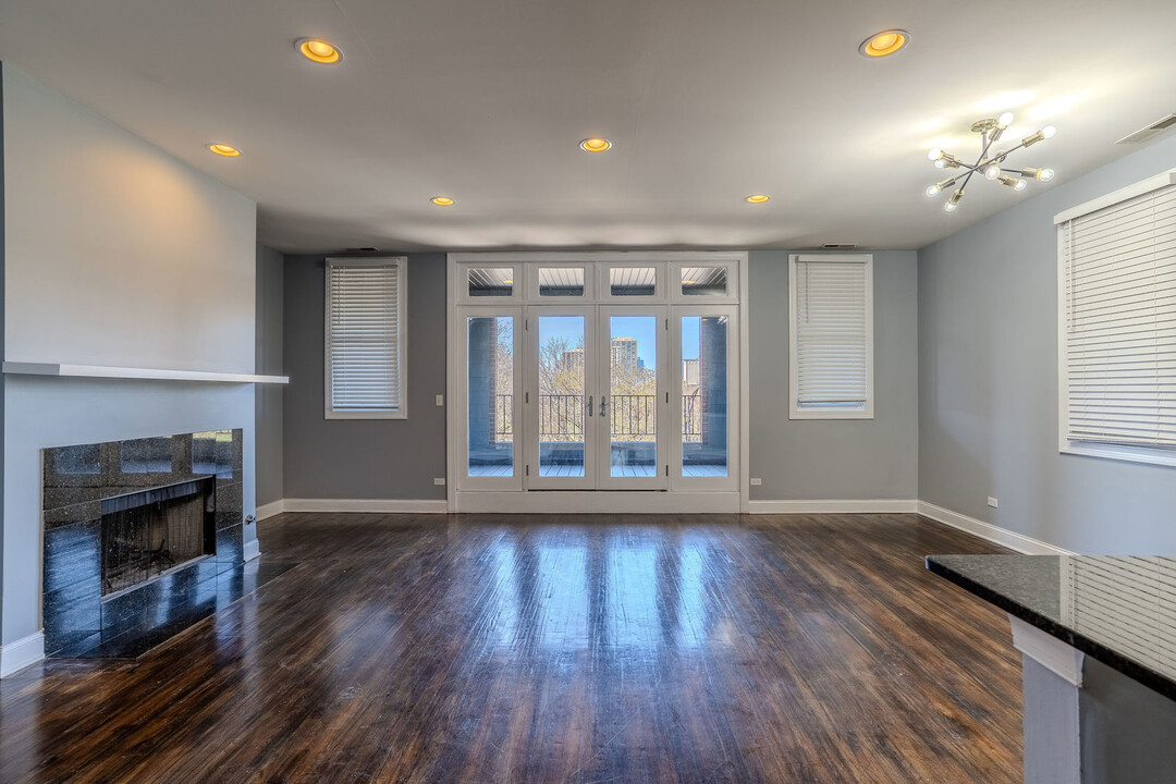 217 E 31st St in Chicago, IL - Building Photo