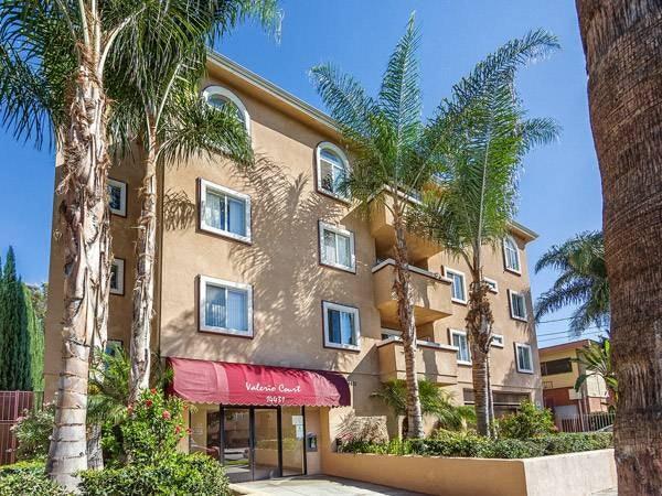 14431 Valerio St in Los Angeles, CA - Building Photo
