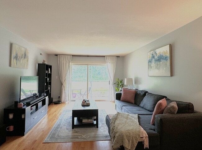 10S771 Clarendon Hills Rd in Willowbrook, IL - Building Photo - Building Photo