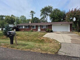 41740 Aspen Dr in Novi, MI - Building Photo