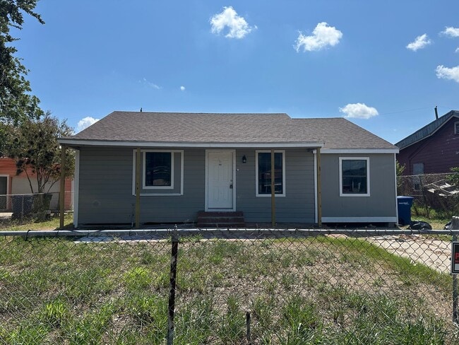 property at 1725 Whittier Dr