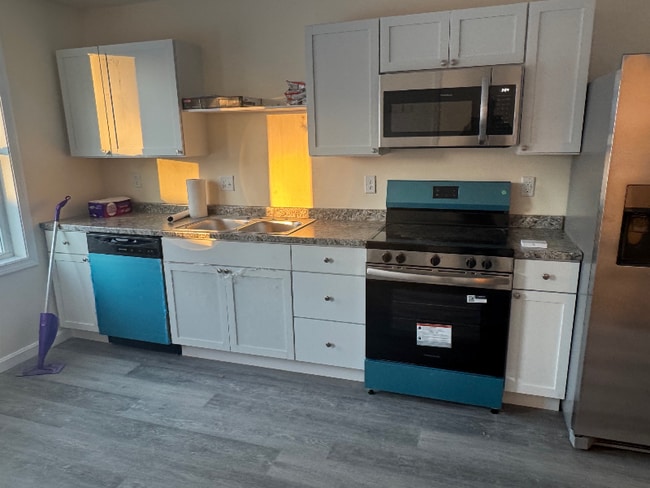 12 Boulder Dr in Milford, ME - Foto de edificio - Building Photo