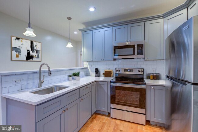 4924 Chestnut St in Philadelphia, PA - Building Photo - Building Photo