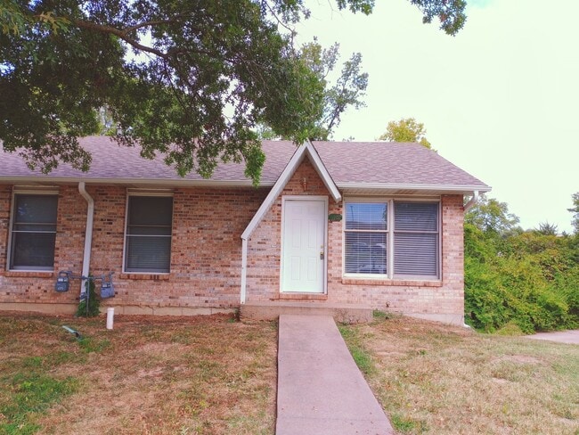 property at 1121-1123-1123 S Roseta Ave