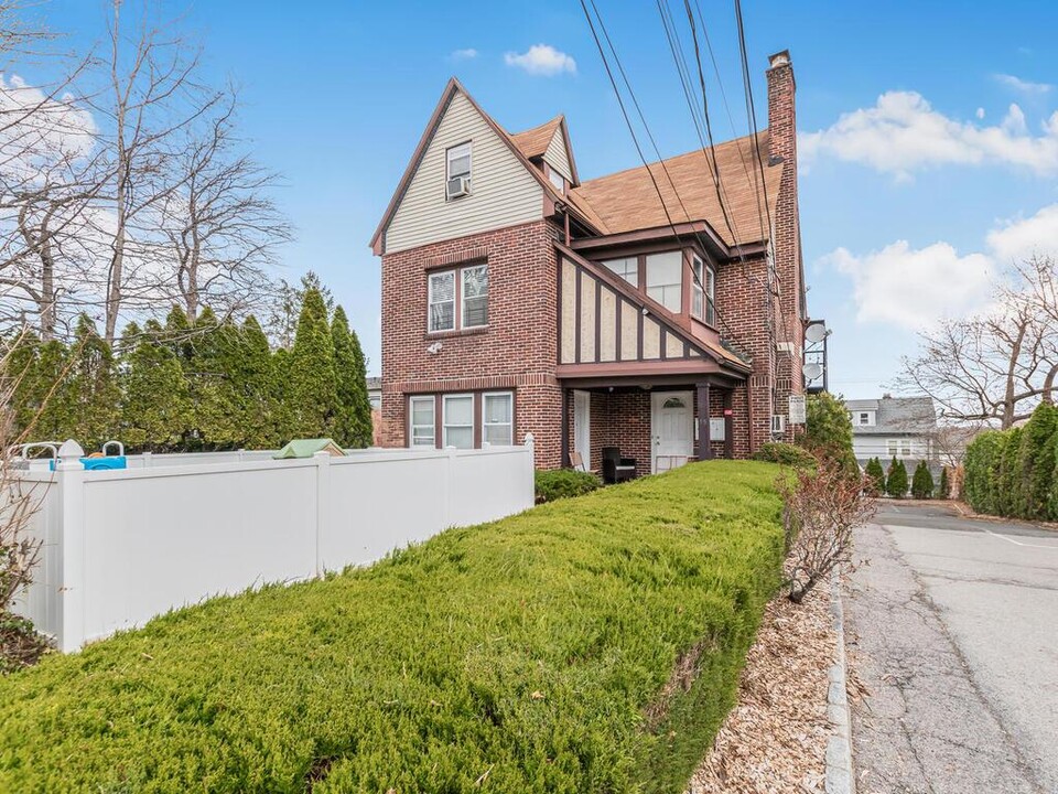 45 Heminway Ave in New Rochelle, NY - Building Photo