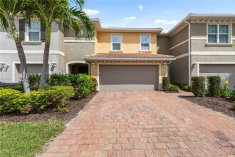 3863 Tilbor Circle in Ft. Myers, FL - Foto de edificio - Building Photo