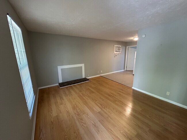 5150 Linbar Dr in Nashville, TN - Building Photo - Building Photo