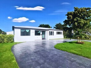 1901 Northridge Rd in Delray Beach, FL - Foto de edificio - Building Photo