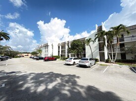 8441 Forest Hills Dr in Coral Springs, FL - Building Photo