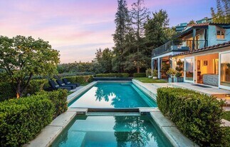 1514 Sunset Plaza Dr in Los Angeles, CA - Building Photo