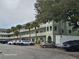 2386 Sumatran Way in Clearwater, FL - Building Photo