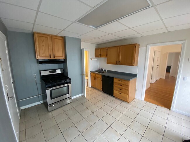 46 Derby St, Unit 2