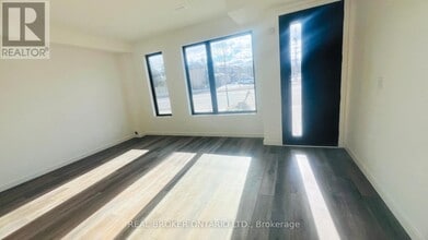 19 Rainwater Ln in Barrie, ON - Building Photo - Building Photo