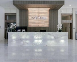 18800 NE 29th Ave, Unit 517 in Miami, FL - Foto de edificio - Building Photo