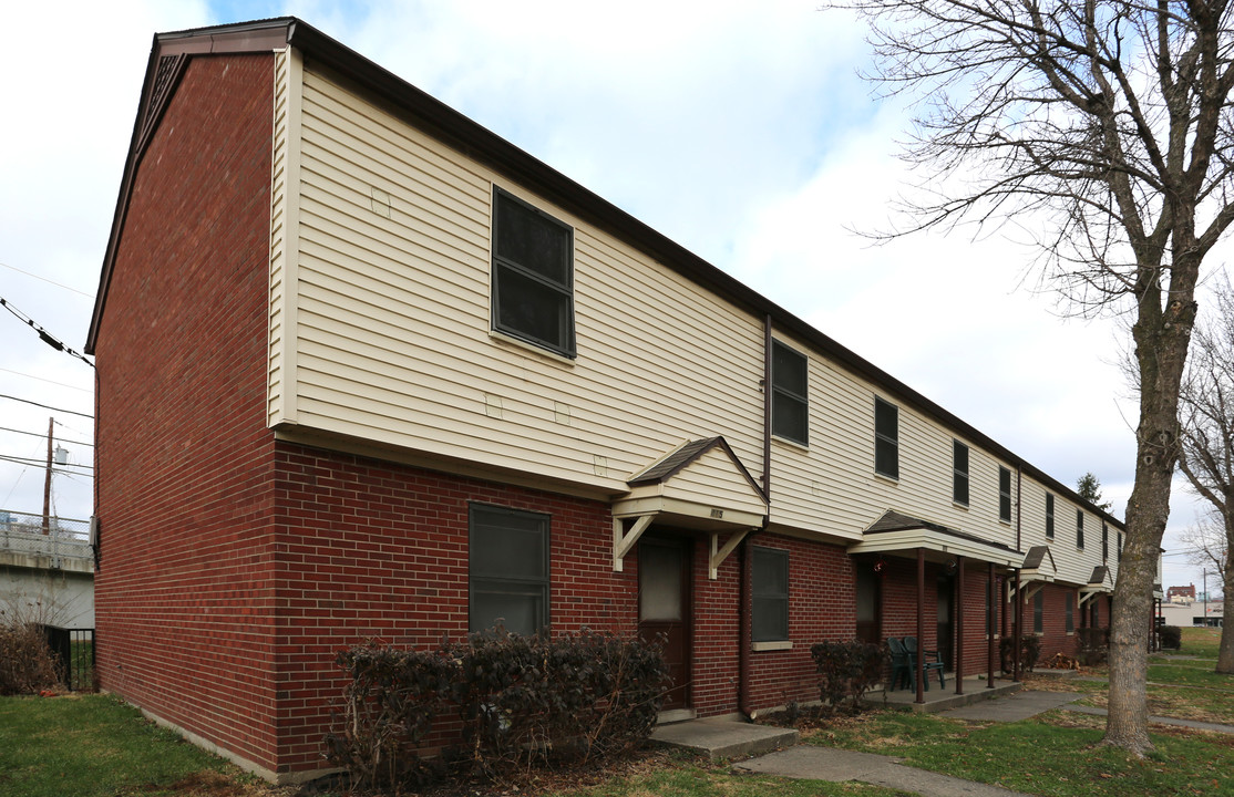 Peter G. Noll Apartments in Newport, KY - Foto de edificio