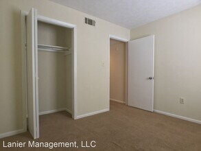 301 E Second St in Springfield, GA - Foto de edificio - Building Photo
