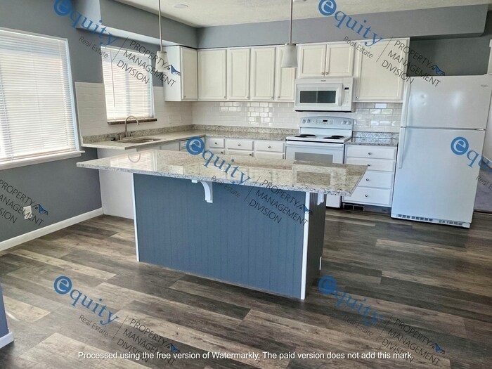 1721 East Fort Union Blvd in Cottonwood Heights, UT - Building Photo