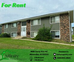 900 Terry Ave in Hiawatha, IA - Building Photo