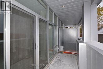 952 Kingston Rd in Toronto, ON - Building Photo - Building Photo