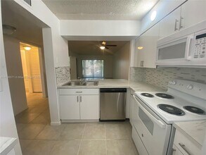 3410 Foxcroft Rd in Miramar, FL - Building Photo - Building Photo