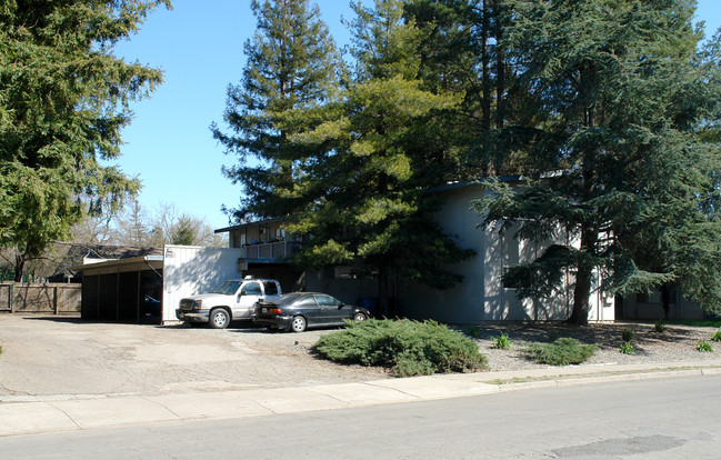 1228 McMinn Ave in Santa Rosa, CA - Building Photo - Building Photo