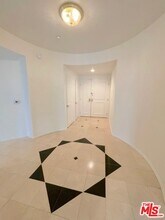 121 N Almont Dr in Beverly Hills, CA - Building Photo - Building Photo