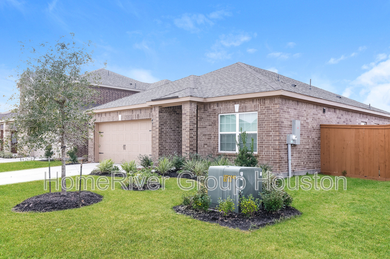 14205 Freeboard Dr in Santa Fe, TX - Building Photo