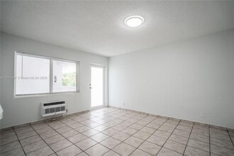 6650 Miller Dr in Miami, FL - Foto de edificio - Building Photo