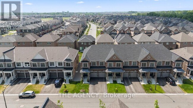 52 Velvet Dr in Whitby, ON - Building Photo - Building Photo