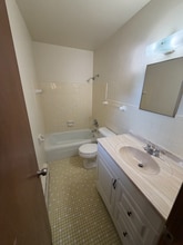 8111 W Lincoln Ave in West Allis, WI - Building Photo - Building Photo