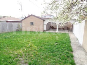 2337 121st St in Blue Island, IL - Foto de edificio - Building Photo