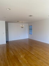 525 Avenue A in Bayonne, NJ - Building Photo - Building Photo