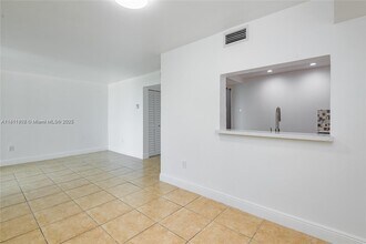 11750 SW 18th St in Miami, FL - Building Photo - Building Photo