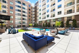 1810 Main Apartments in Houston, TX - Building Photo - Building Photo