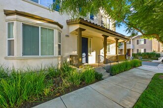 31853 Red Pine Way in Temecula, CA - Foto de edificio - Building Photo