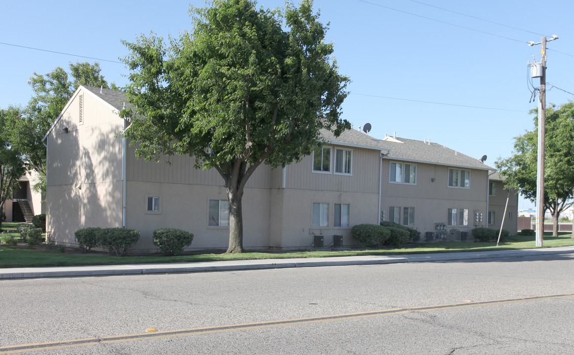 Kings River Apartments in Lemoore, CA - Building Photo