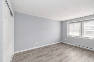 Holly Brook Apartments in Vestal, NY - Building Photo - Interior Photo