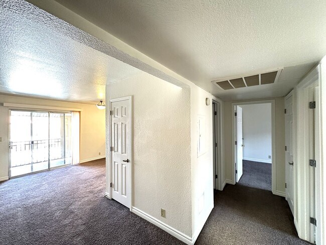5404 River Glen Dr in Las Vegas, NV - Building Photo - Building Photo